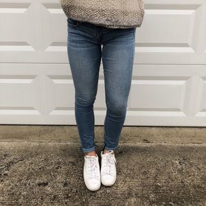 american eagle light wash jeans!!